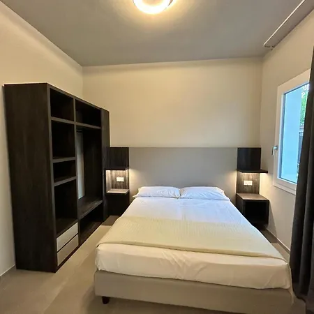 Anastasi Nocleg ze śniadaniem 3*